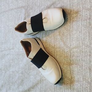 Vionic slip on sneakers